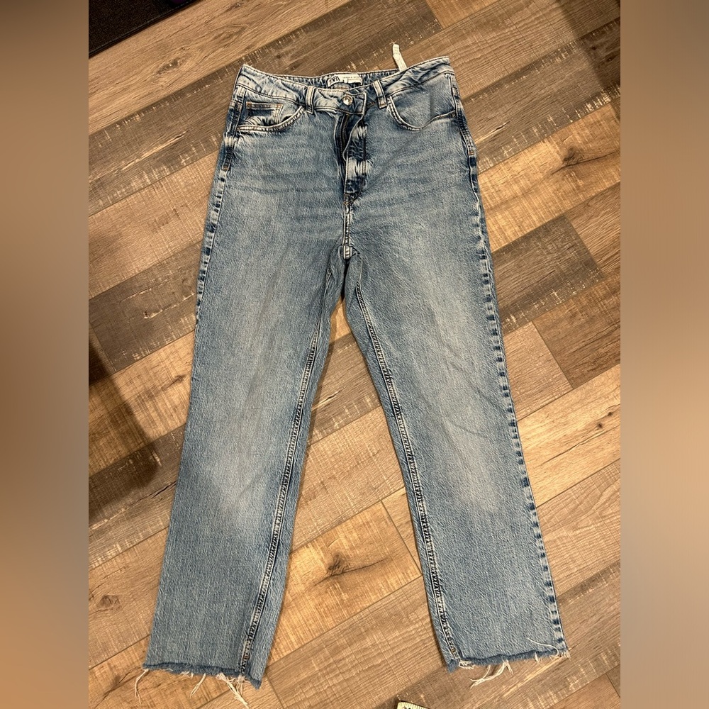 Zara women’s jeans size 8 raw hem